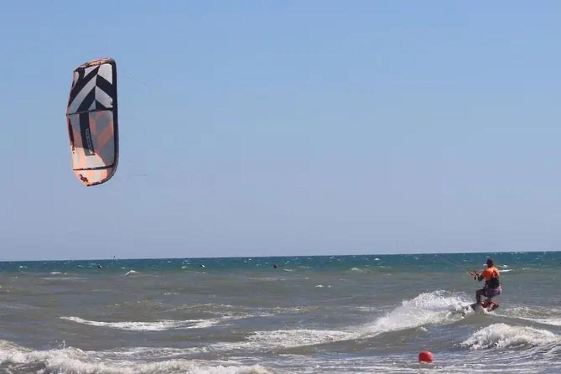 Kitesurf, a Tarquinia c&rsquo;&egrave; la spiaggia dedicata