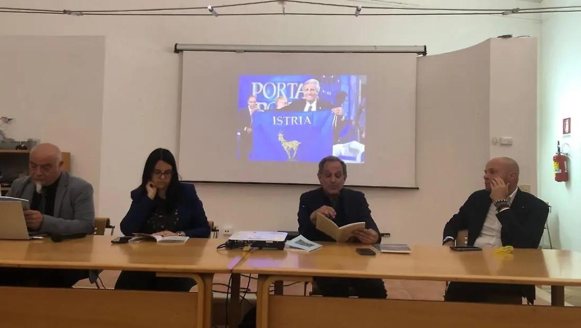 A Civitavecchia un pomeriggio sulle ali della poesia: in molti alla presentazione del libro di Francesco Giro &ldquo;Poesie&rdquo;