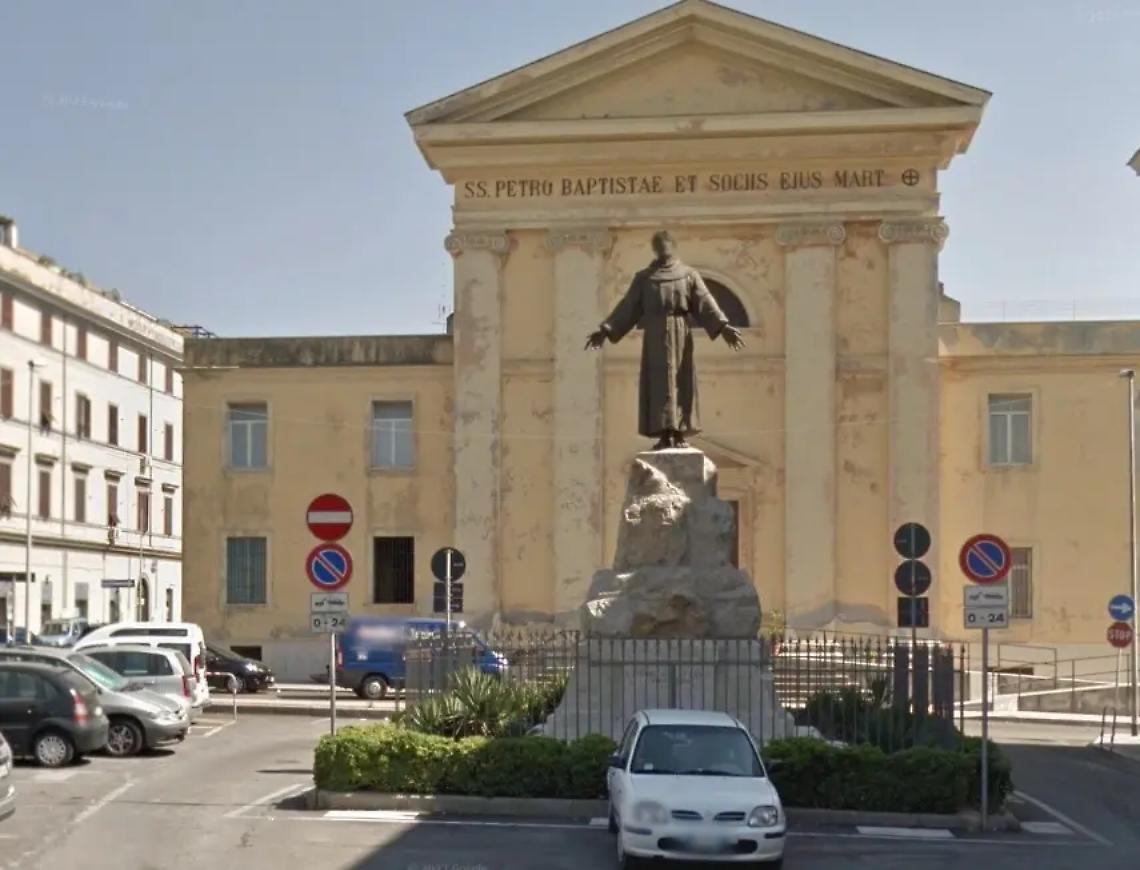 Medico raggirato in pieno centro