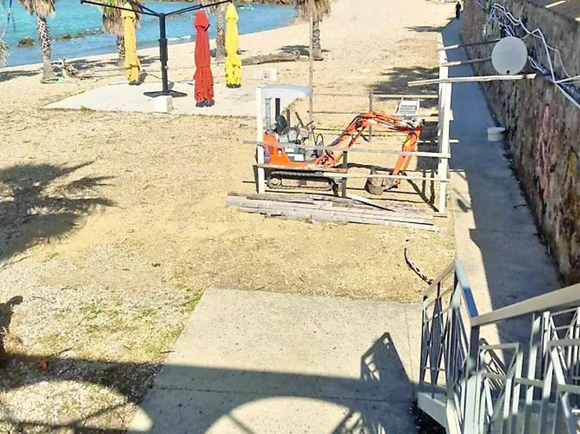 &Egrave; stata finalmente ripulita la spiaggia del Pirgo