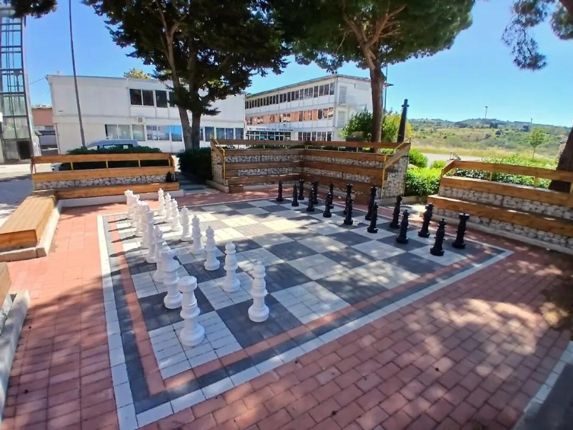 Il Marconi si arricchisce di una nuova opera: arriva la scacchiera