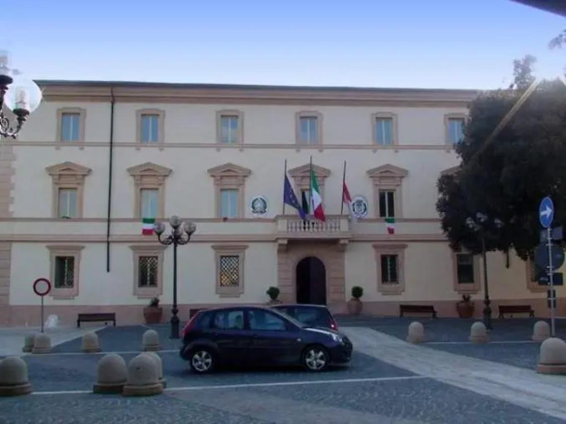 Presunta incompatibilit&agrave;: &laquo;La sindaca riferisca sul caso del dirigente&raquo;