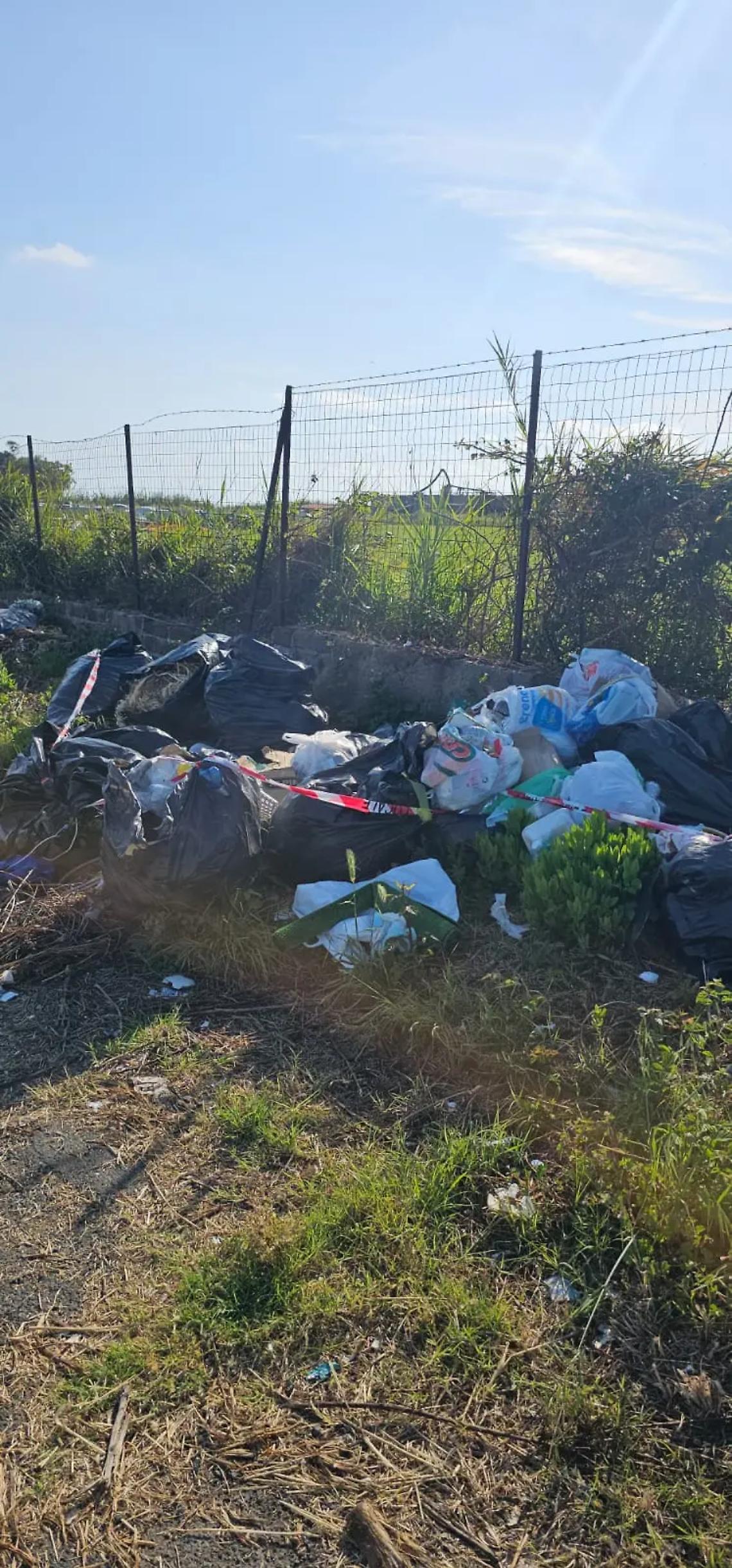 &laquo;Distesa di rifiuti, si intervenga&raquo;
