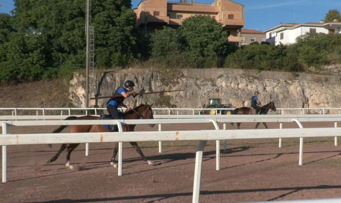 Palio dell&rsquo;anello Tarquinia, due giorni tra corteo e sfida tra contrade