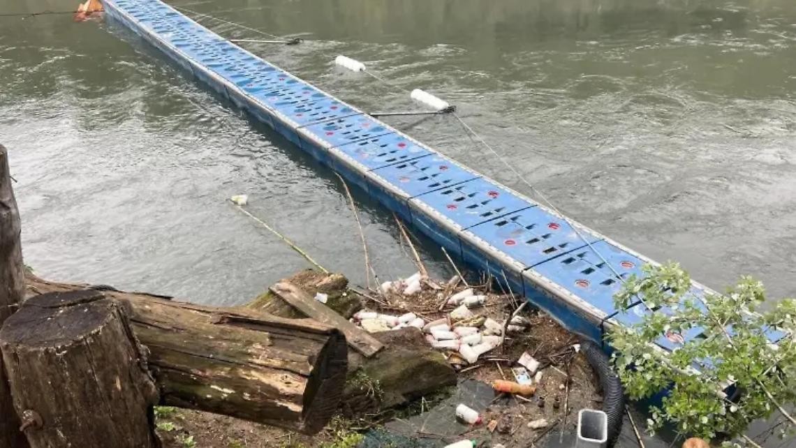 Barriere raccogli-rifiuti nel Tevere Ecco le regole e i limiti alla navigazione