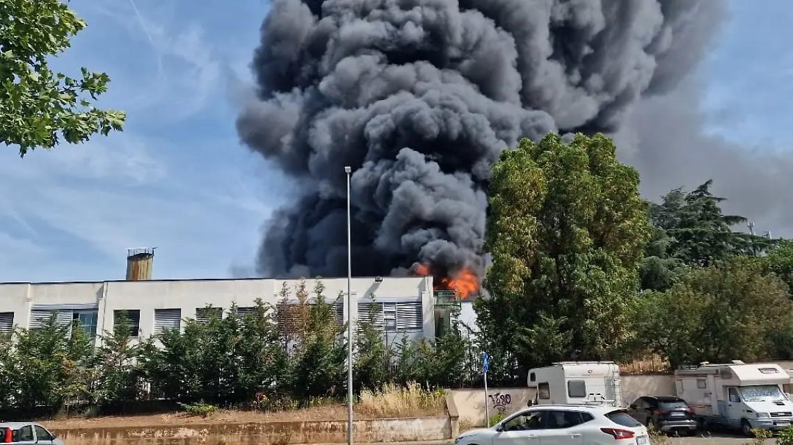 &laquo;Incendio ad Agraria, &egrave; stato colpito il cuore pulsante della citt&agrave;&raquo;
