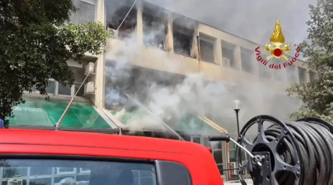 Inferno di fuoco nella facolt&agrave; di Agraria