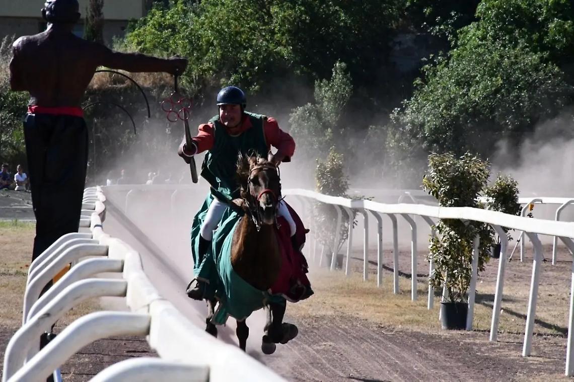 Palio dell&rsquo;anello 2025 di Tarquinia: vittoria della contrada Sant&rsquo;Antonio. Cristian Fantoni miglior cavaliere