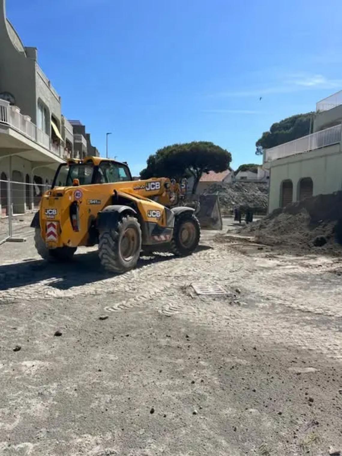 Cantiere indigesto, la sindaca: &laquo;Via le macerie, ripresi i lavori&raquo;