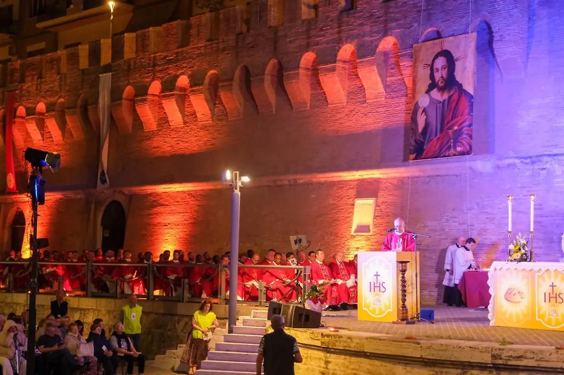 Veglia di Pentecoste al Porto storico, la sollecitazione del vescovo Gianrico Ruzza