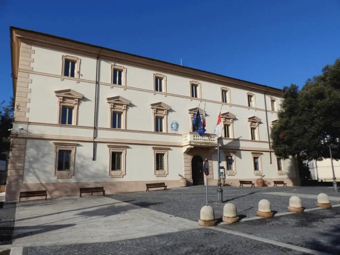 A Tolfa bagarre in consiglio: protesta del Pd per il &ldquo;no&rdquo; alla bandiera palestinese sul Comune