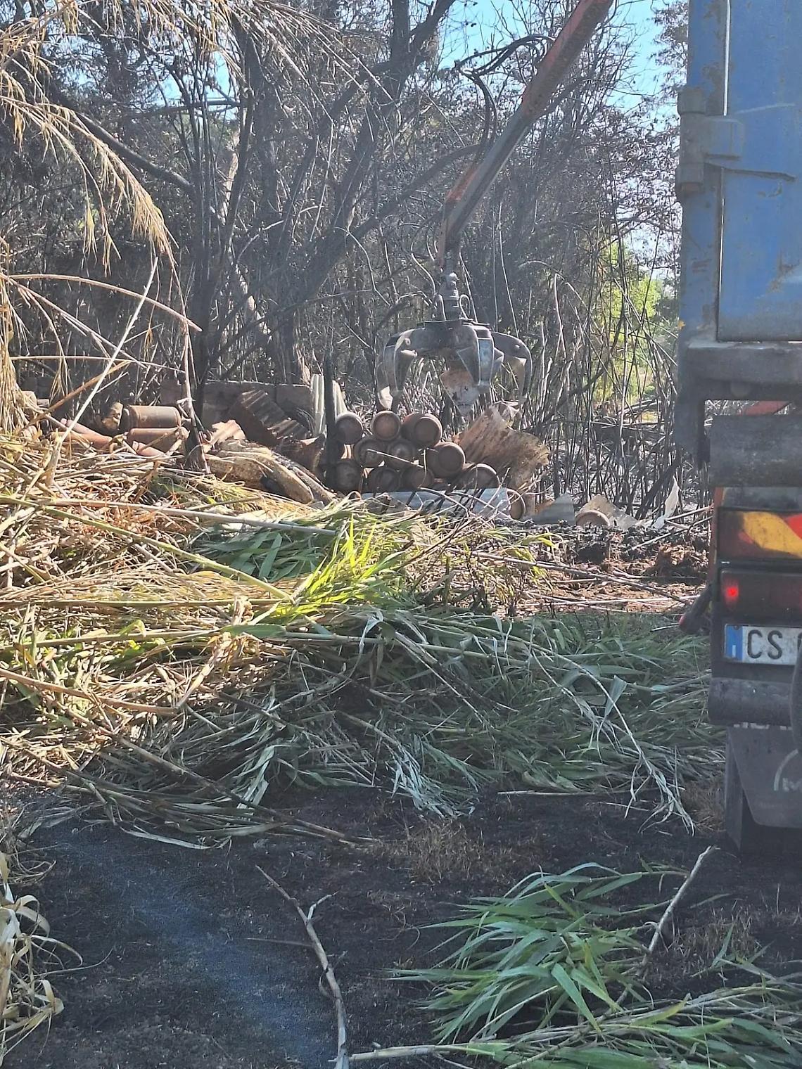 Bombole del gas abbandonate a Cerveteri: &laquo;Una miccia esplosiva&raquo;