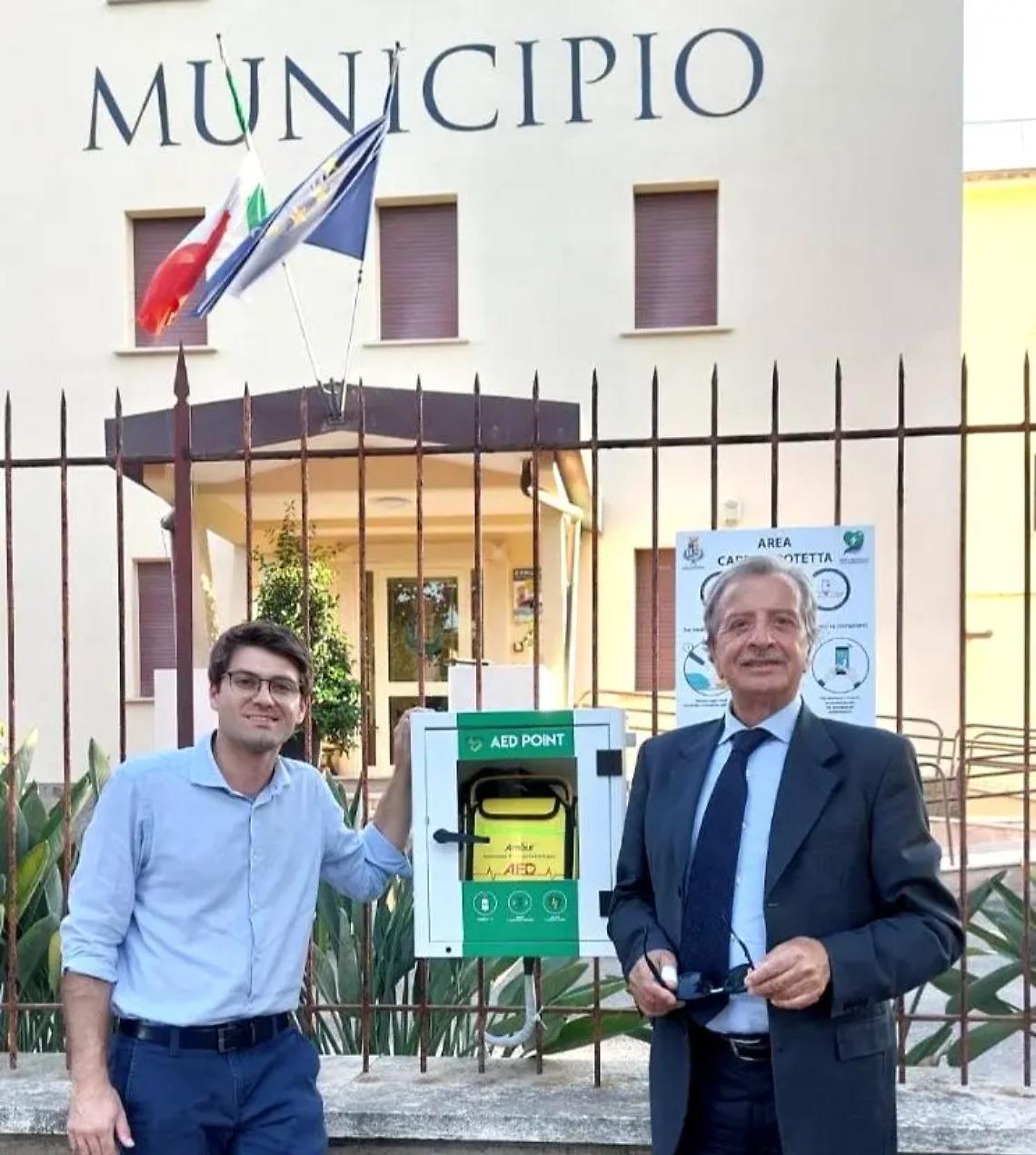 Defibrillatore all&rsquo;entrata del municipio di Santa Marinella, Alessio Manuelli: &laquo;Promessa mantenuta&raquo;