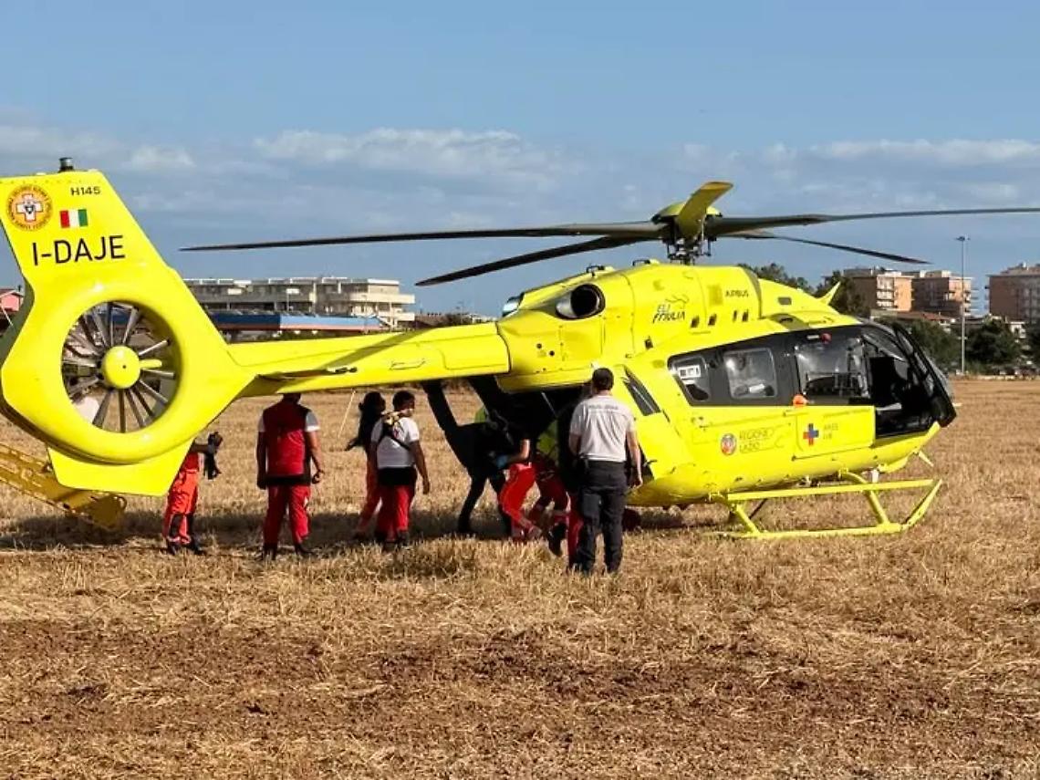 Auto contro moto: 18enne finisce in ospedale con l&rsquo;eliambulanza