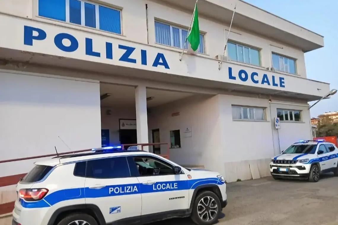 Urla e botte: paura a piazza Calamatta