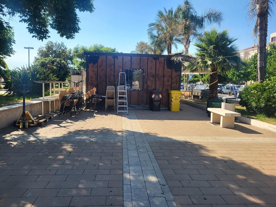 Benedetti: &laquo;Il chiosco intralcia, lo avevo detto. Ma l'autorizzazione &egrave; regolare&raquo;