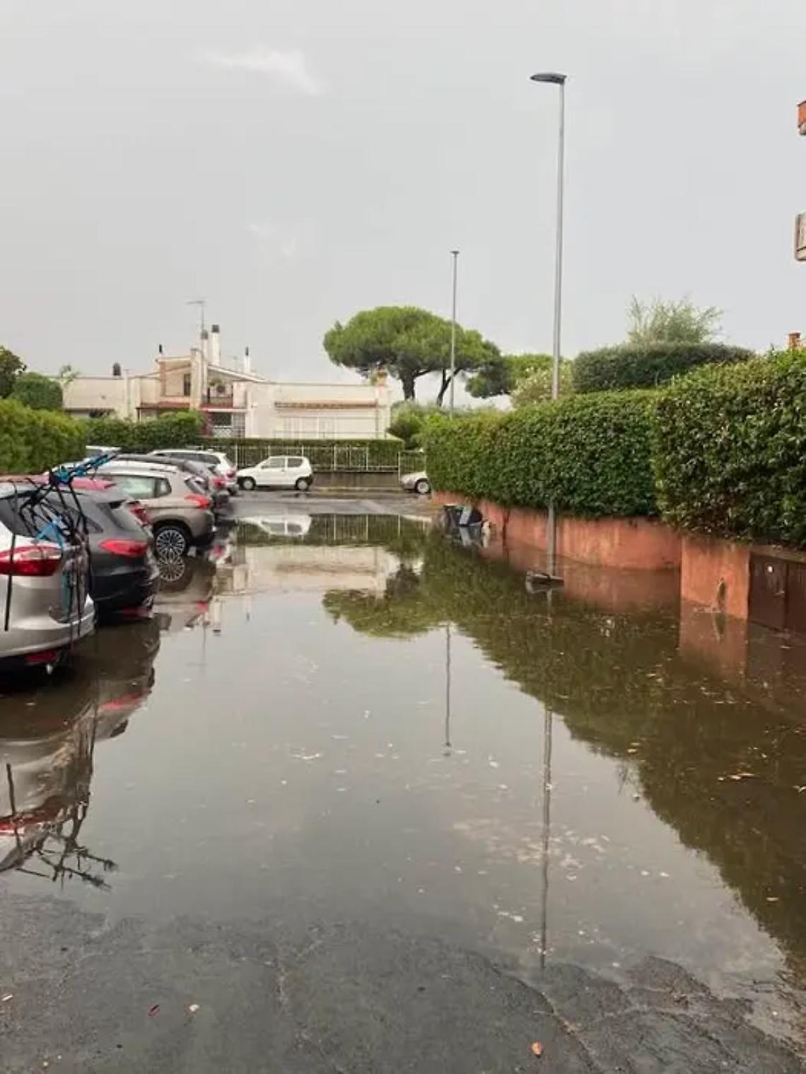 &laquo;Strade allagate quando piove e cantieri infiniti&raquo;, la rabbia dei residenti a Cerenova e Campo di Mare