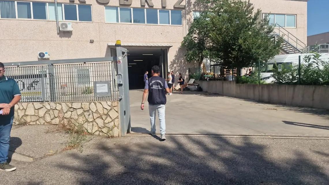 Viterbo: ladri fanno irruzione in tre capannoni e rubano rame e furgoni