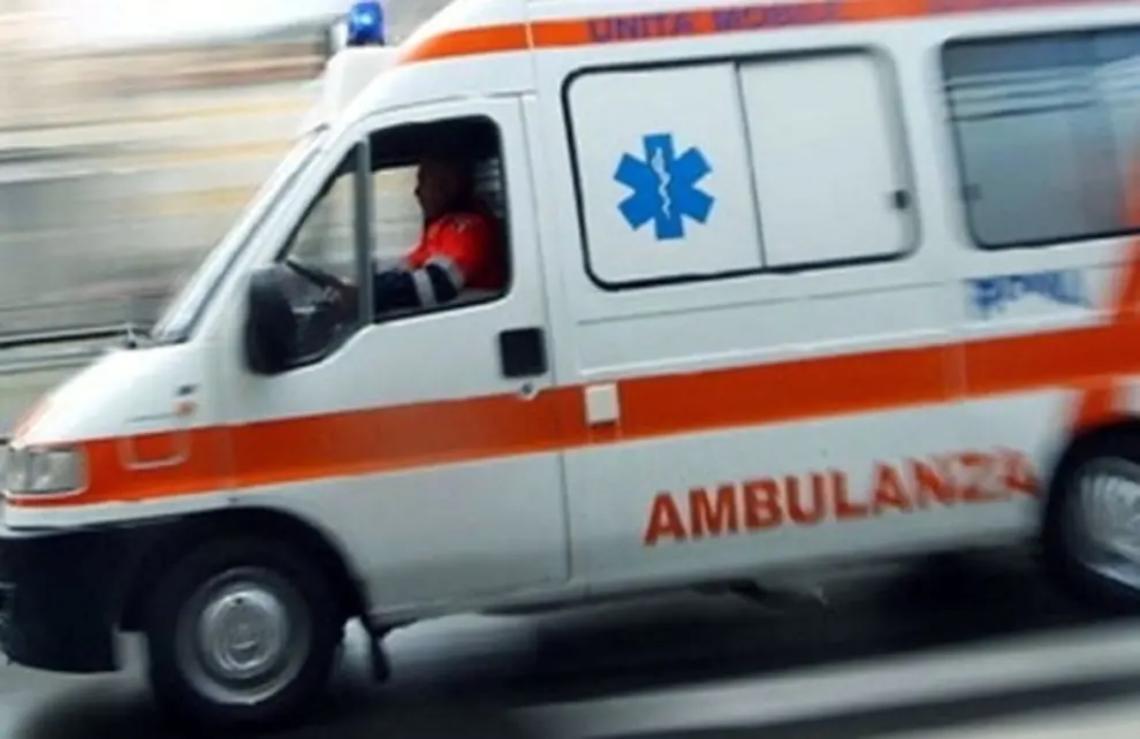Cade dal tetto di un&rsquo;officina: morto sul lavoro a Fiumicino