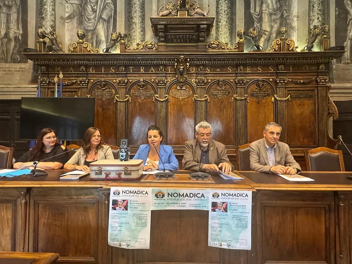 Uno sguardo oltre confine con un click