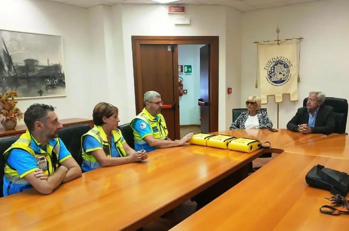 Misericordia, tre nuovi defibrillatori grazie alla Fondazione Cariciv