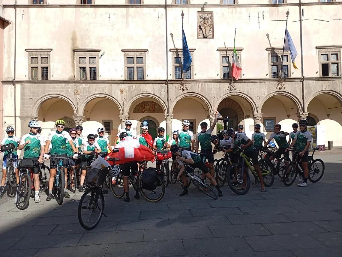 Giubileo dei giovani, centinaia di pellegrini attraversano Viterbo