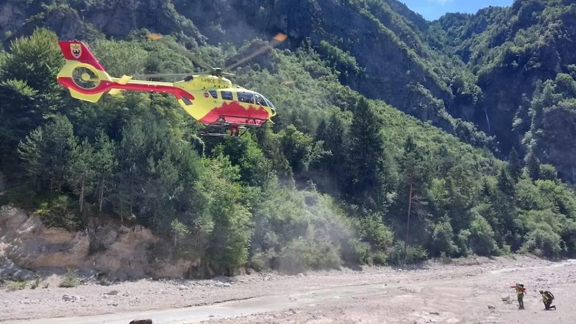 Precipita e muore durante un&rsquo;escursione con moglie e figli