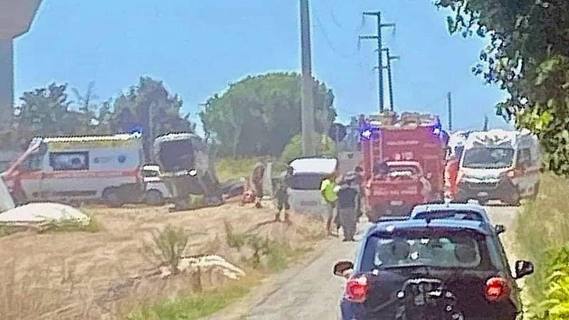 Scontro frontale: tre feriti