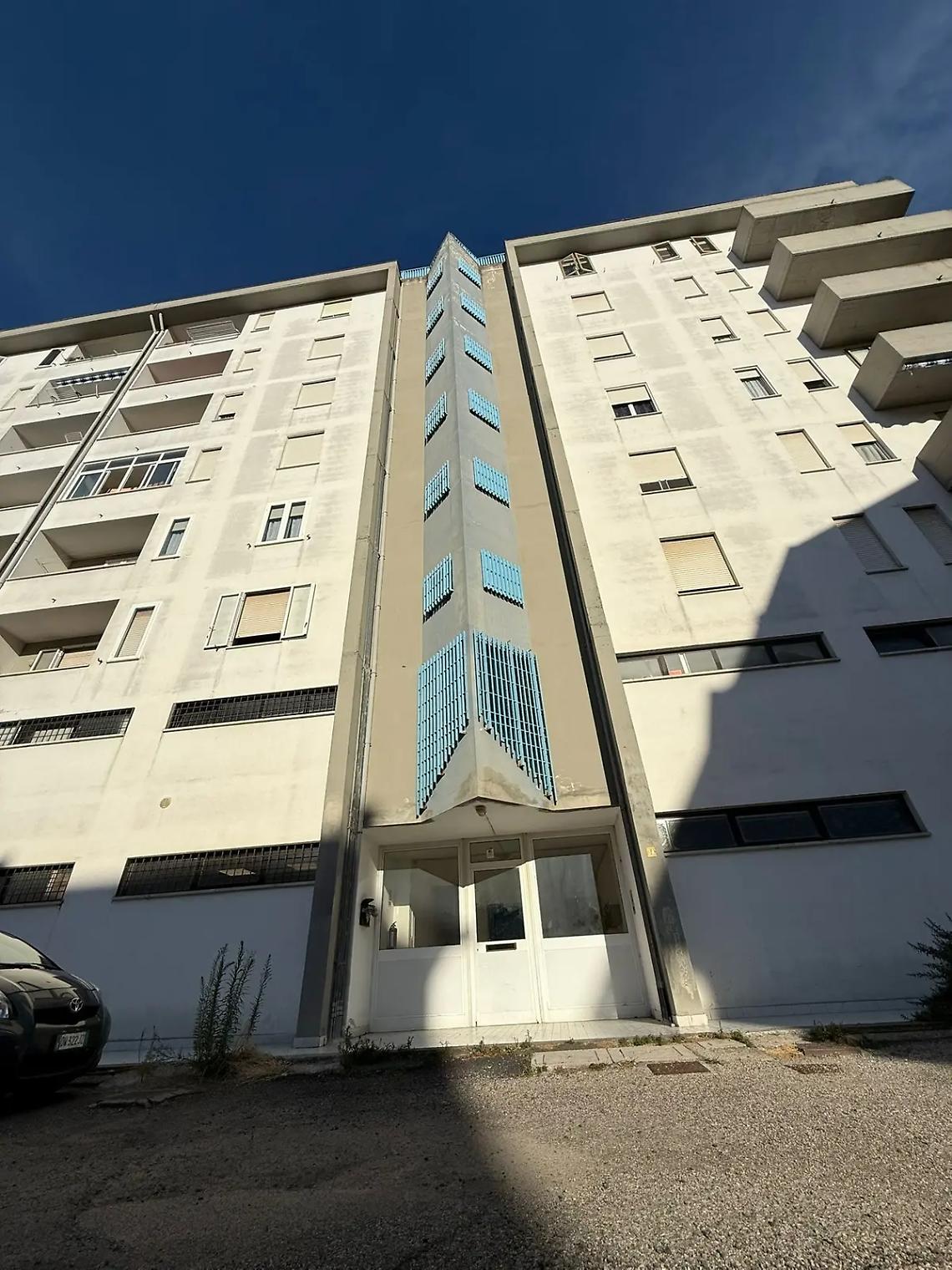 Relegati in casa da quasi un mese