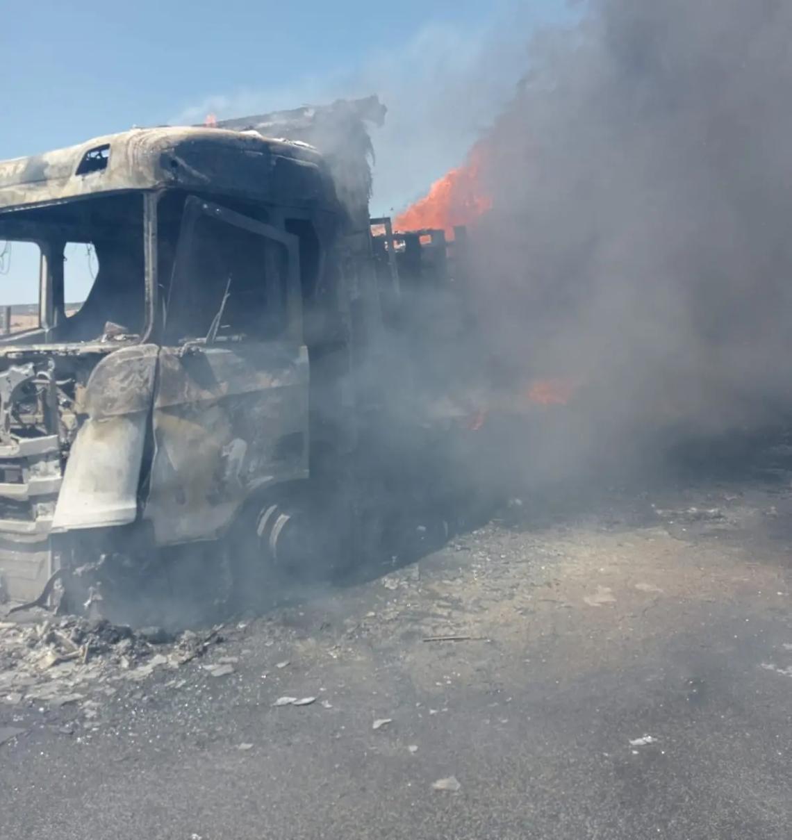 Tir a fuoco sulla Furbara-Sasso: coinvolte nel rogo anche altri due veicoli