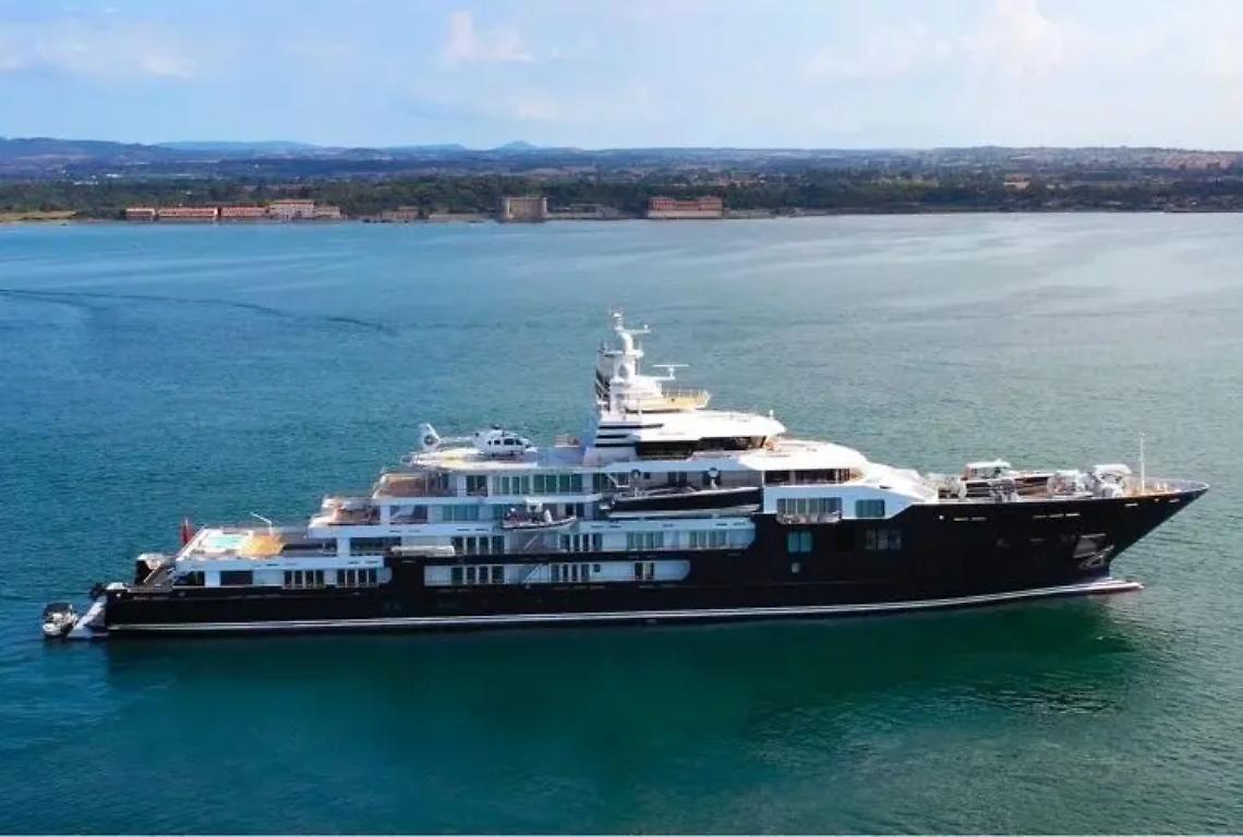 &ldquo;Ulysses&rdquo; fa tappa a Ladispoli, il mega yacht davanti al Castello