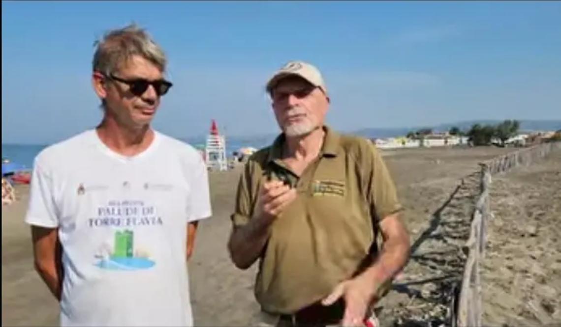 I vandali distruggono le staccionate in spiaggia ma c&rsquo;&egrave; una &ldquo;sorpresa&rdquo;: &laquo;Le telecamere vi hanno ripreso&raquo;