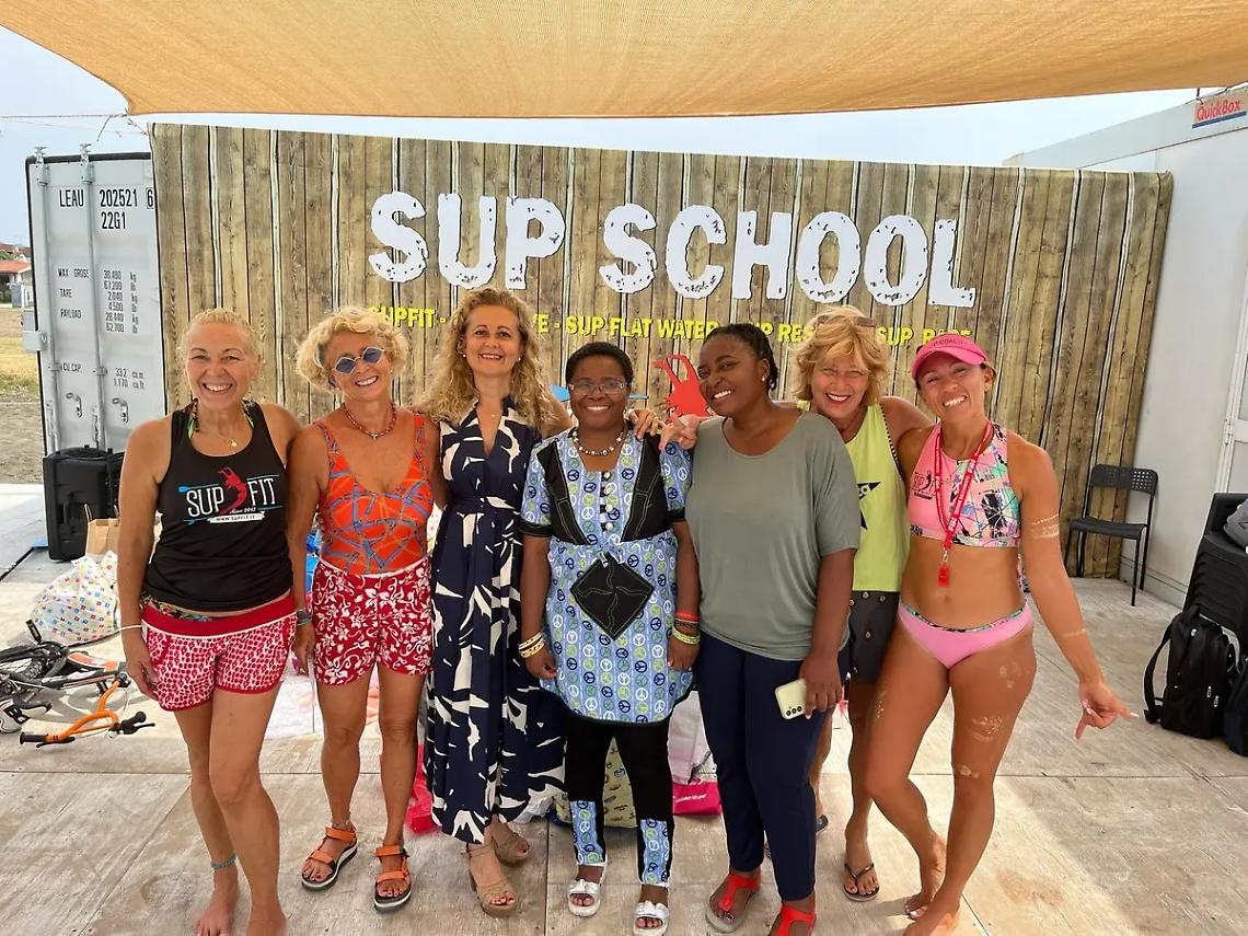 Il SupFit e la solidariet&agrave; in spiaggia per i bambini del Congo sfruttati