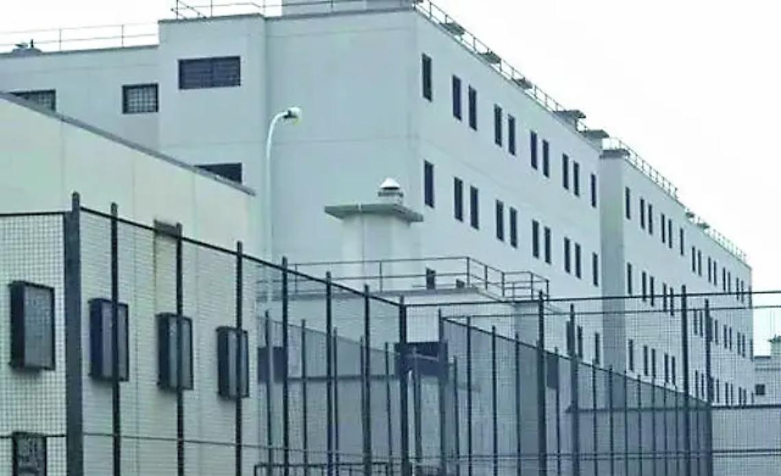Carcere di Civitavecchia, droga introdotta durante i colloqui: due arresti