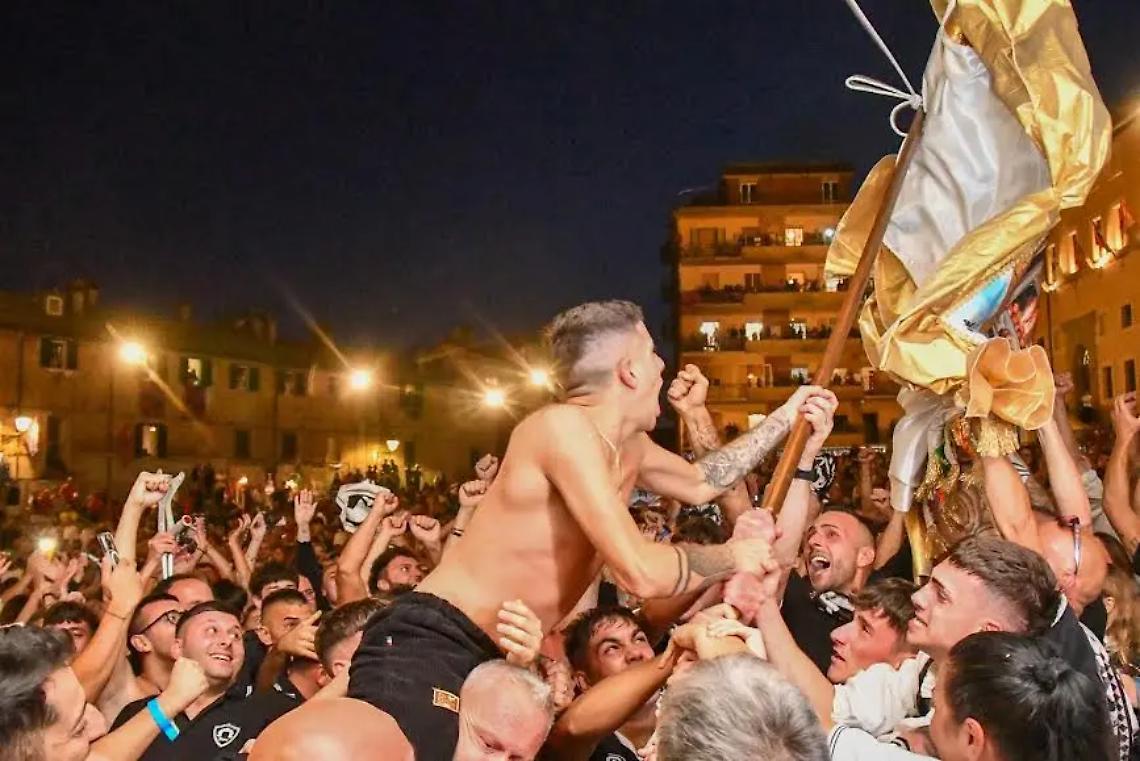 Edizione record del Palio, trionfa il Bur&ograve;