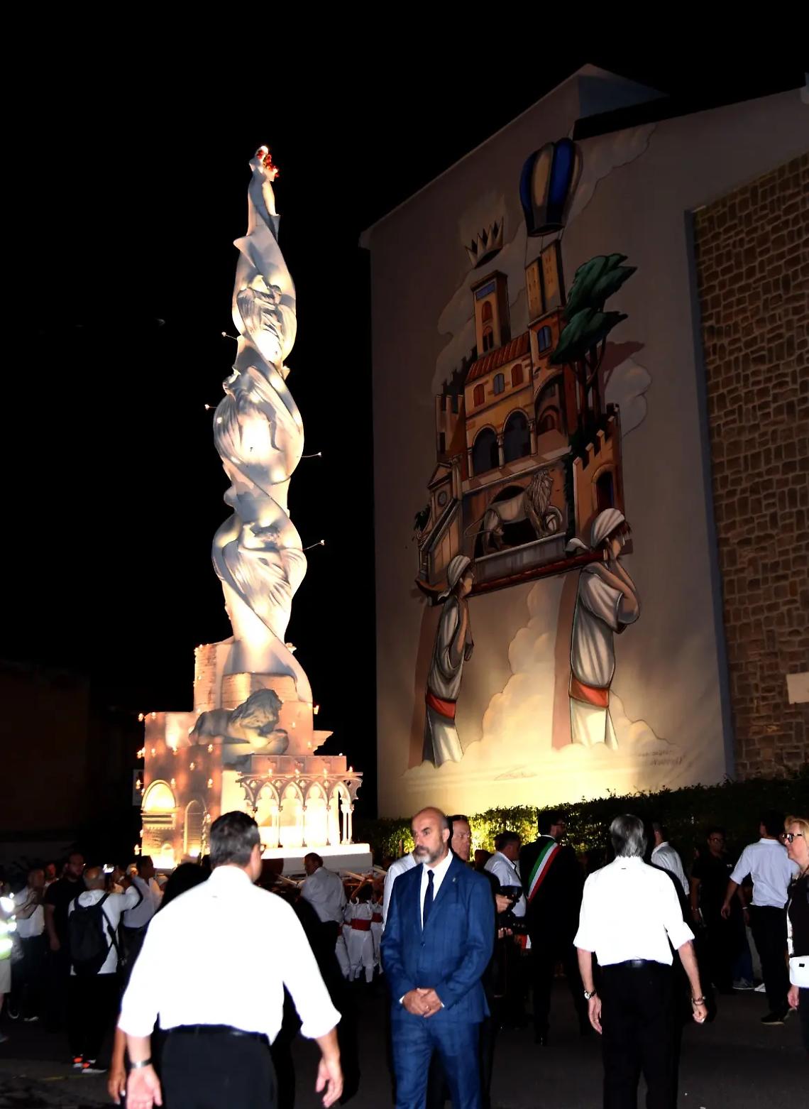 Rosa virtutis incanta Santa Barbara