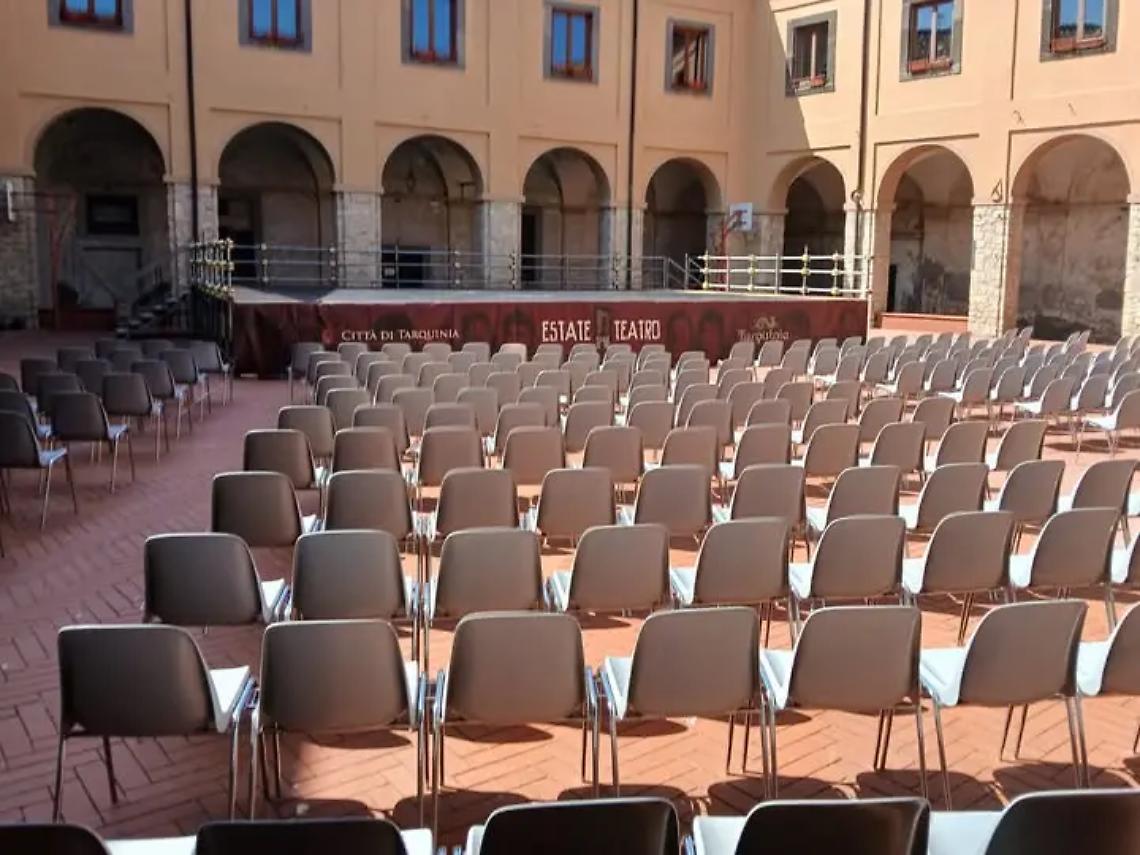 Stagione estiva al chiostro San Marco, un bilancio positivo per Tarquinia, tra qualit&agrave; artistica e grande partecipazione di pubblico