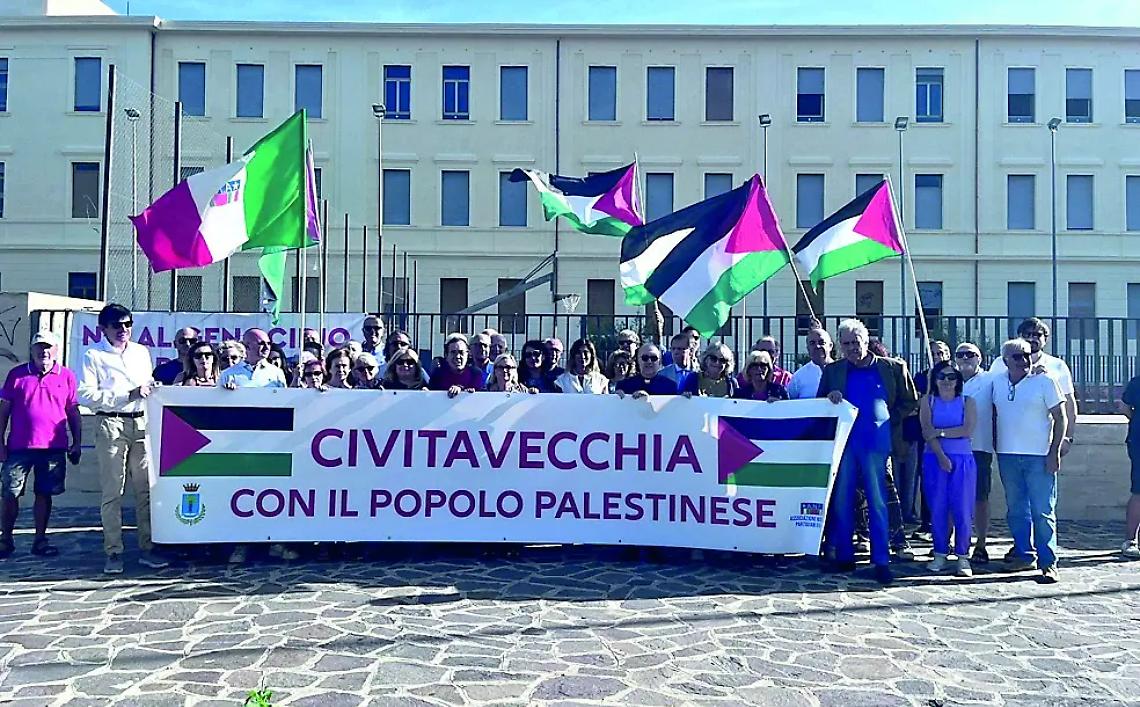 Solidariet&agrave; a Gaza, al Pincio lo striscione della citt&agrave;