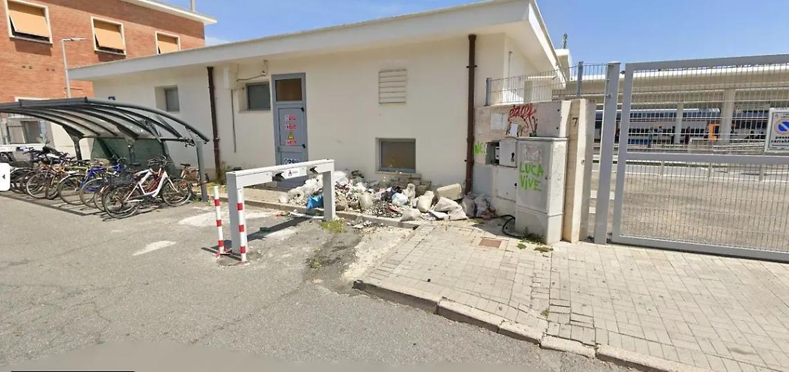 Erbacce e cumuli di immondizia: monta la protesta