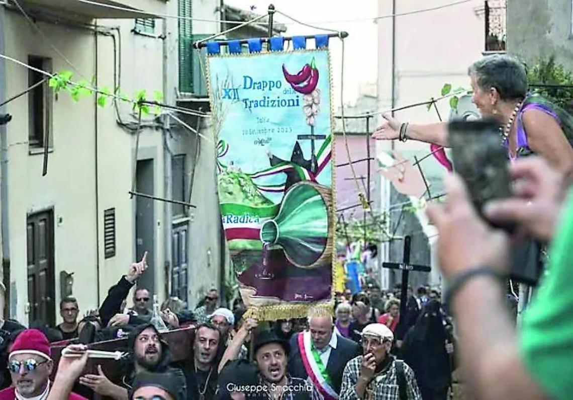 Salta l&rsquo;edizione 2025 della Festa della Radica: &laquo;Le radici profonde non gelano mai&raquo;
