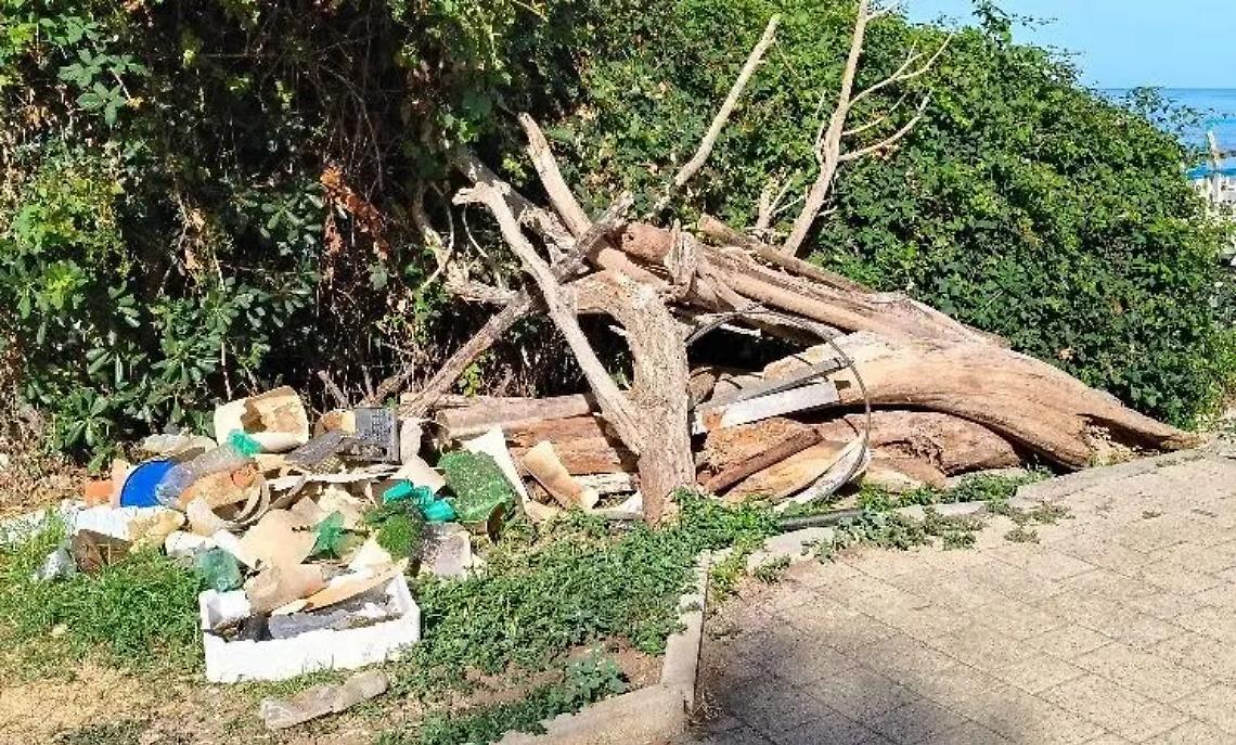 Degrado sul lungomare Marconi, un cittadino di Santa Marinella: &laquo;Il Comune intervenga&raquo;
