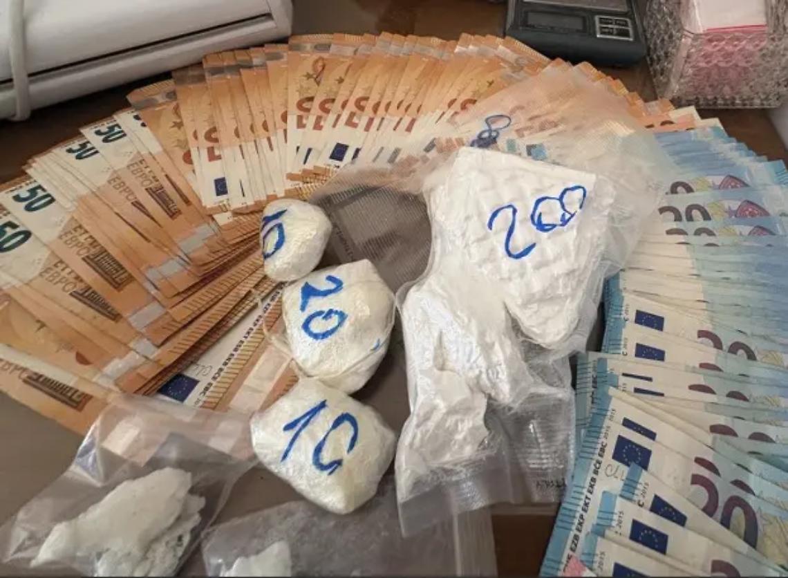 Otto arresti e un nome scritto sui muri: il clima dello spaccio &egrave; da caccia alle streghe