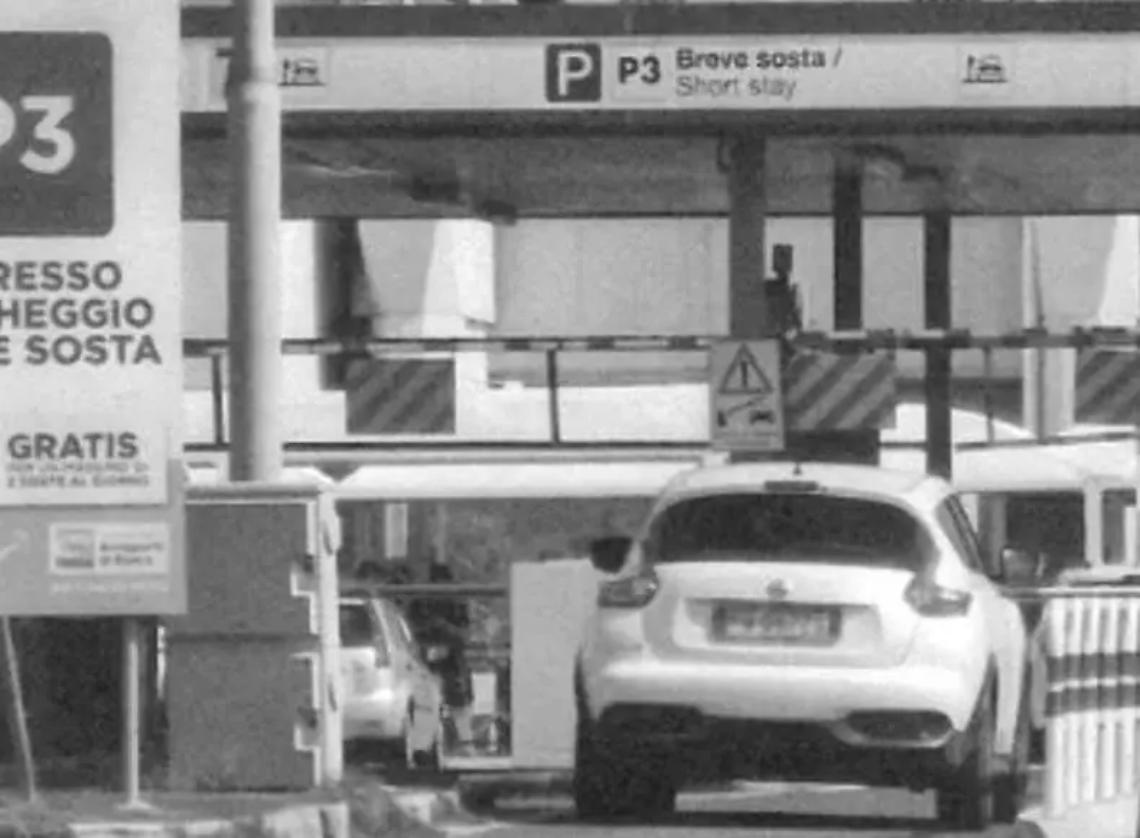 In aeroporto con l&rsquo;auto del Comune di S. Marinella: la decisione della giudice fa discutere