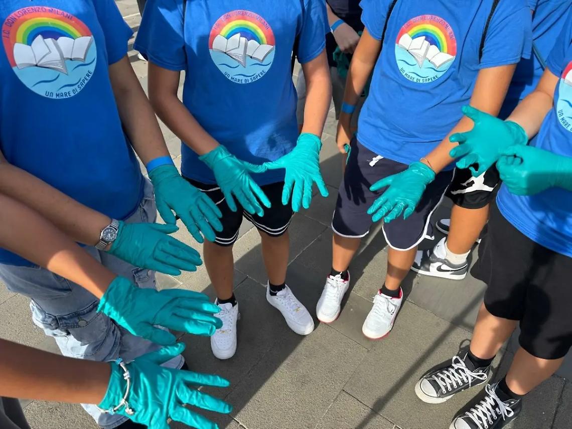 Beach Clean Up Day, 250 studenti ripuliscono il lungomare di Civitavecchia
