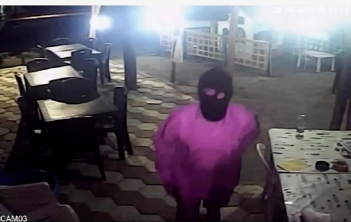 Santa Marinella, vandalo col passamontagna al Parco Martiri delle Foibe