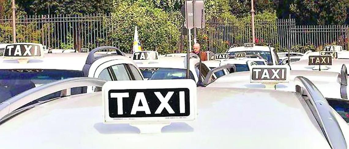 Taxi e Ncc abusivi: la Guardia di finanza emette 50 verbali per violazioni