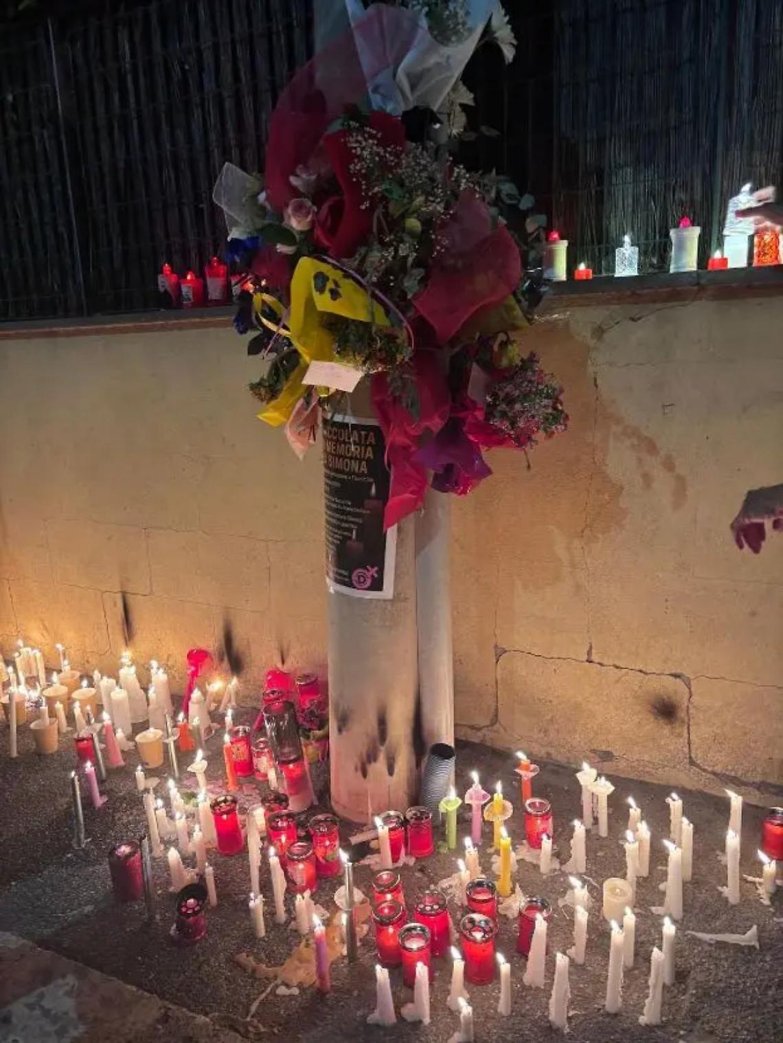 In tanti alla fiaccolata in via Redipuglia per ricordare Simona Bortoletto