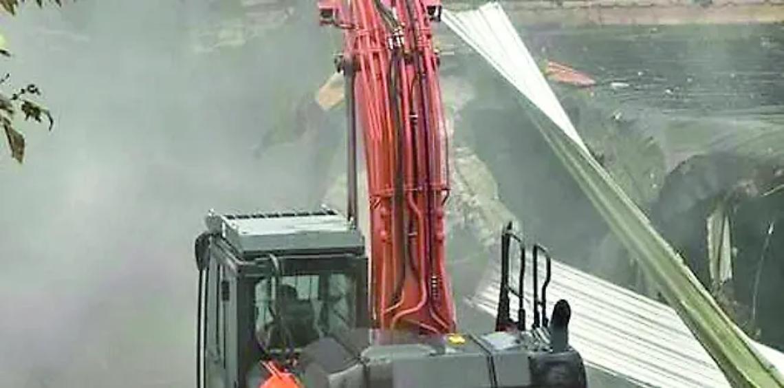 &laquo;Proclami e grandi opere, ma la realt&agrave; &egrave; fatta di buche e aule inagibili&raquo;