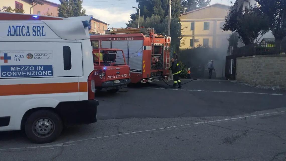 Incendio in un garage, paura in una casa di Cellere