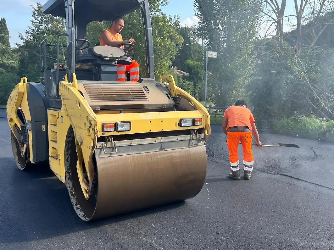 Il piano anti-buche entra nel vivo, cantieri avviati nella frazione Sasso